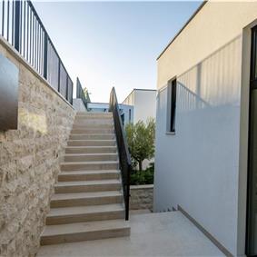 Luxury 5-Bedroom Sea-View Villa with Heated Infinity Pool in Orasac near Dubrovnik – Sleeps 10